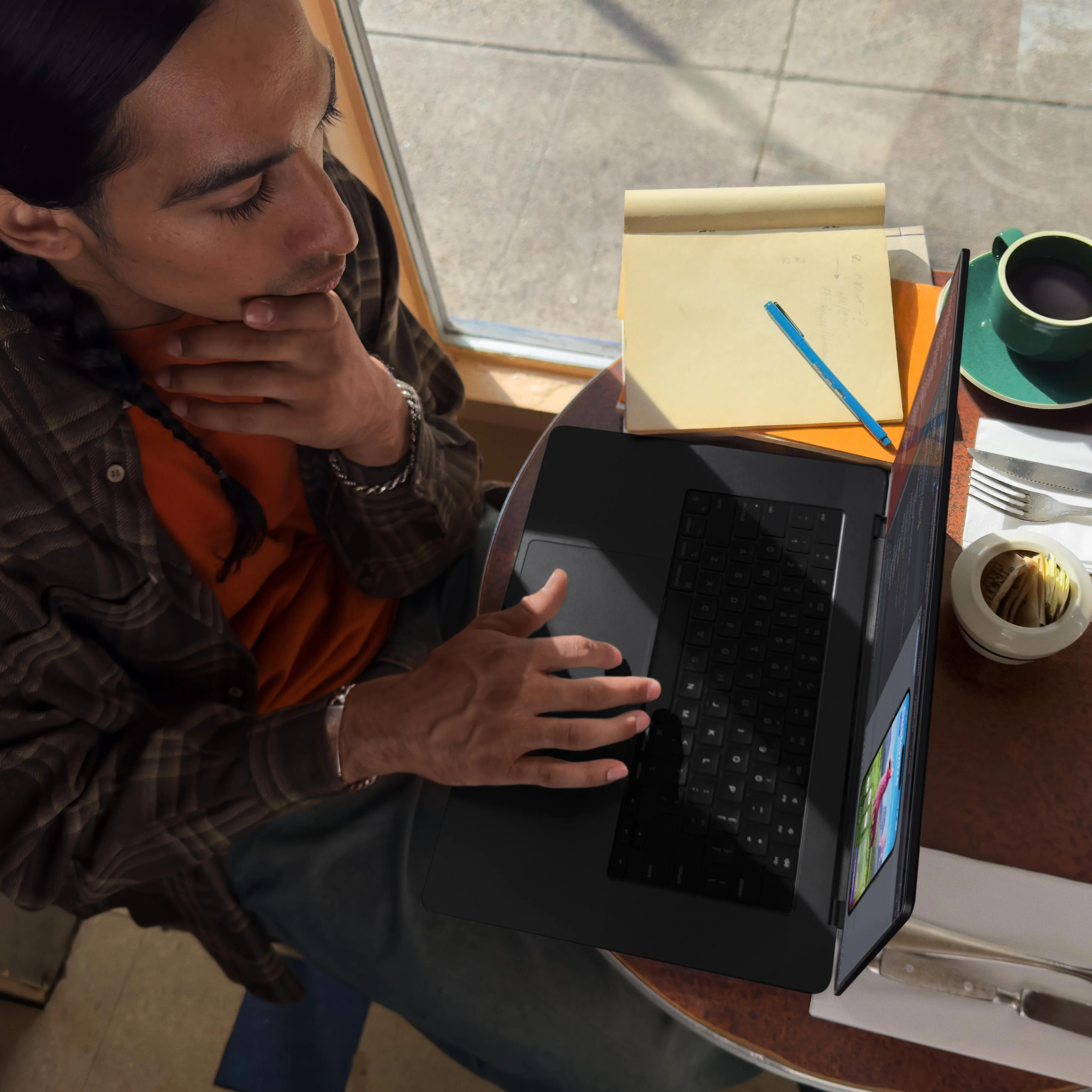 14-inch MacBook Pro: Apple M3 Pro chip with 12?core CPU and 18?core GPU, 1TB SSD - Space Black - Image 8