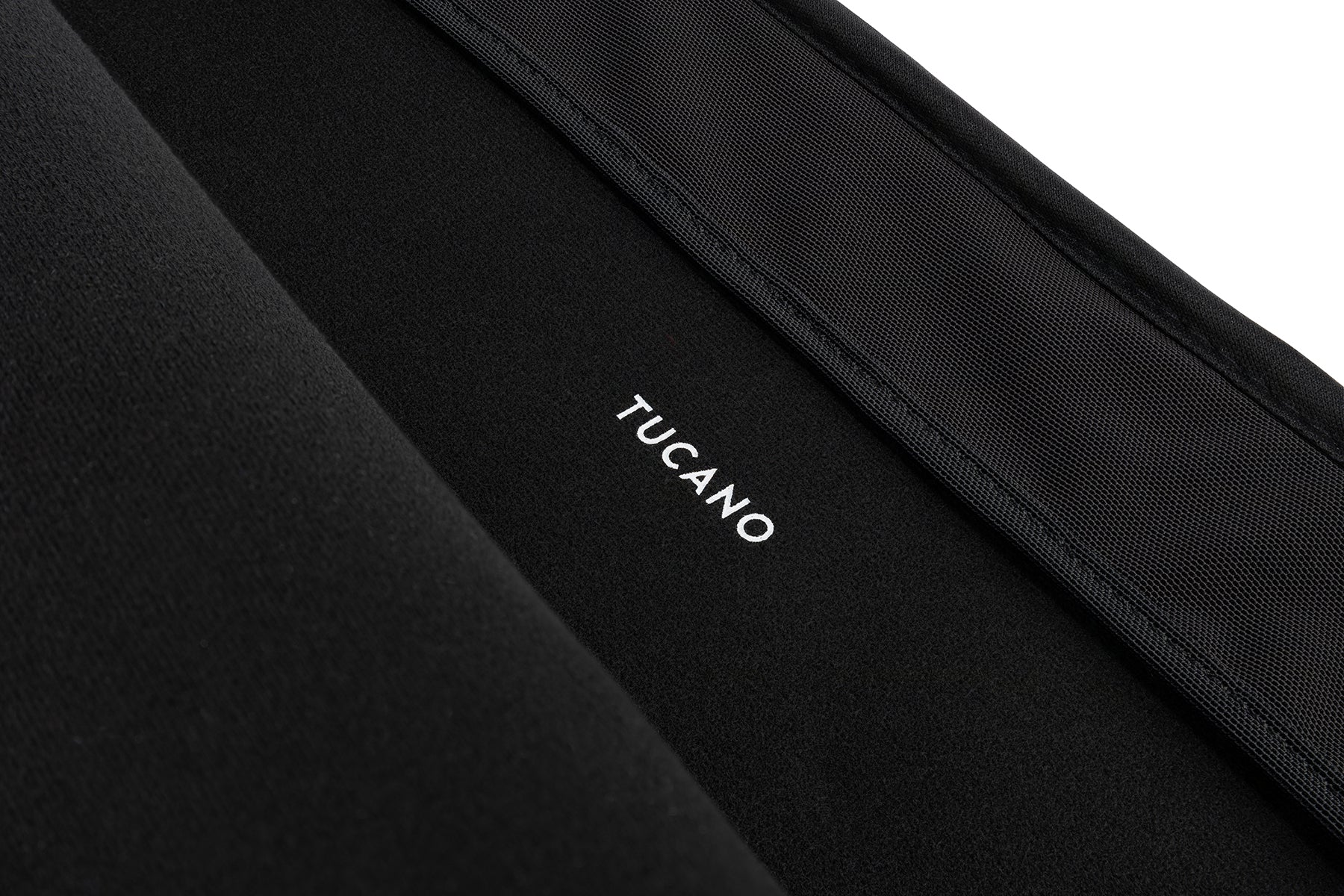 Tucano Velluto Sleeve MBA/ MBP 13" Black - Image 4